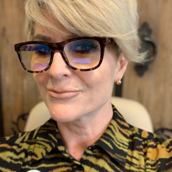 Meet your Posher, Amy - Picture 2 of 2